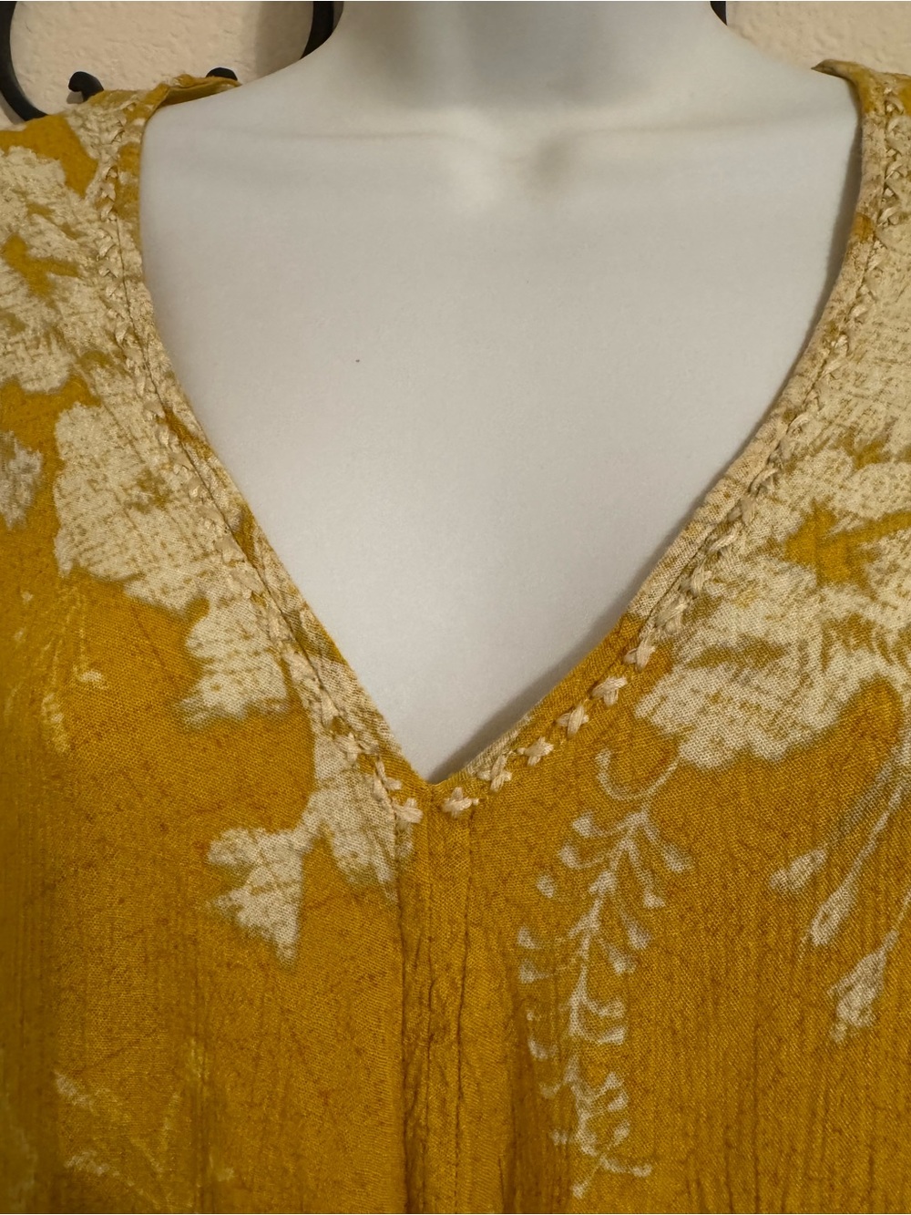 Floral Tie-Front V-Neck Blouse - Picture 5 of 9